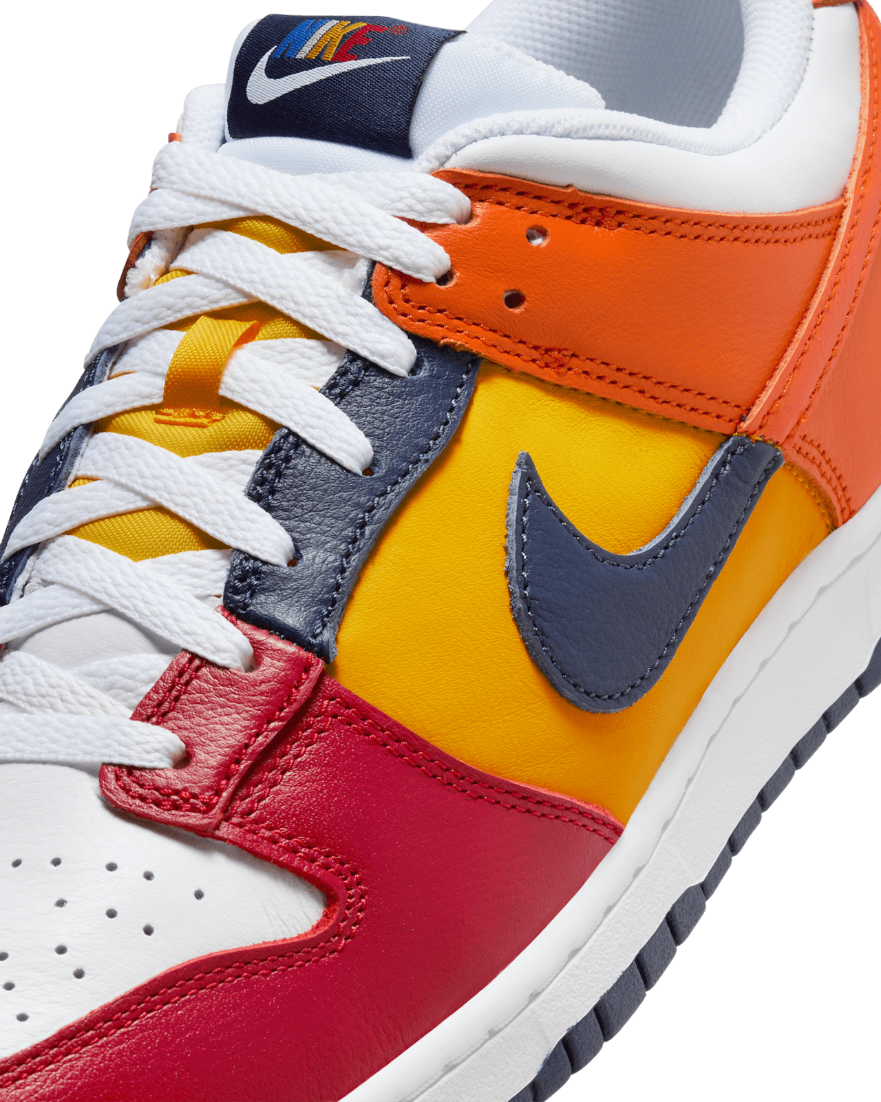 Date de sortie de la Dunk Low « Midnight Navy and Varsity Red »  (IB2051-400). Nike SNKRS